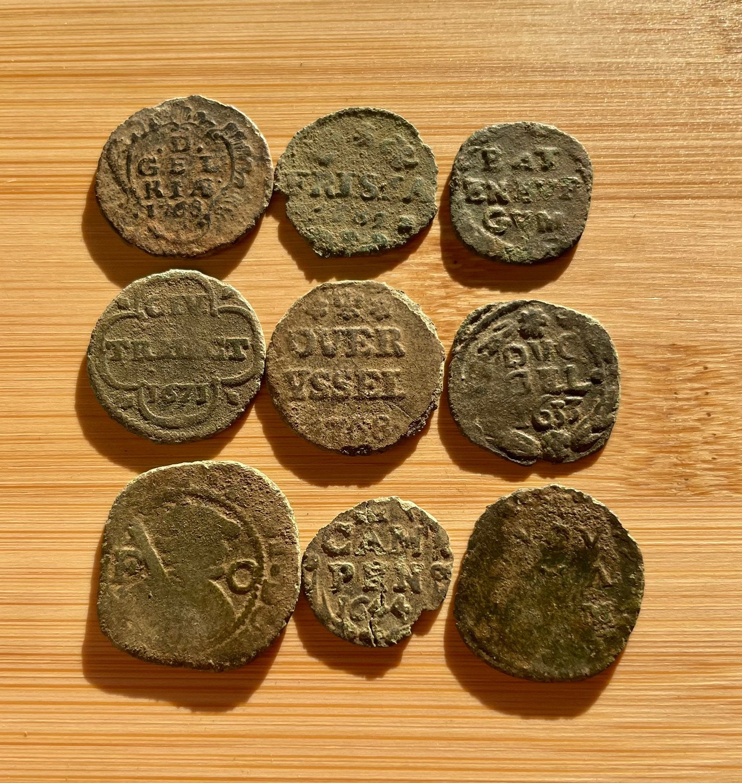 Bodemvondst, interessant zeldzaam lotje oude munten/duiten 2, Ophalen of Verzenden, Overige landen, Setje