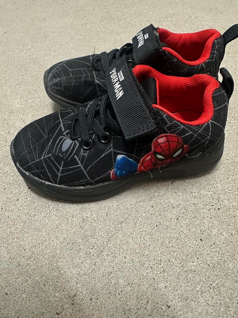 Kids spiderman shoes, Ophalen of Verzenden, Zo goed als nieuw, Jongen of Meisje, Schoenen