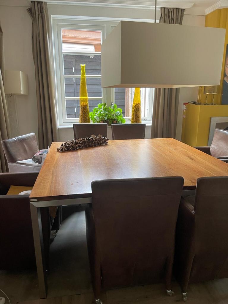 Bert Plantagie eettafel 160x160 massief noten RVS onderstel, Huis en Inrichting, Tafels | Eettafels, Ophalen, Gebruikt, 150 tot 200 cm