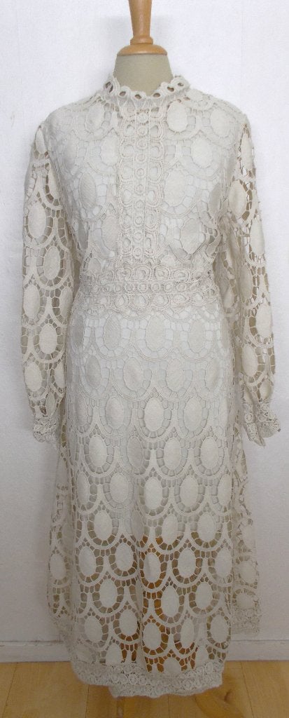 Prachtige romantisch kantlook beige maxi jurk! M/L, Maat 38/40 (M), Verzenden, Beige, Zo goed als nieuw