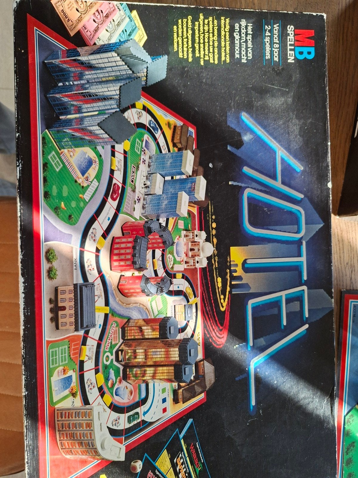 Hotel bordspel - Klassiek vastgoedspel van MB, Hobby en Vrije tijd, Drie of vier spelers, Ophalen of Verzenden, Gebruikt, MB Spellen
