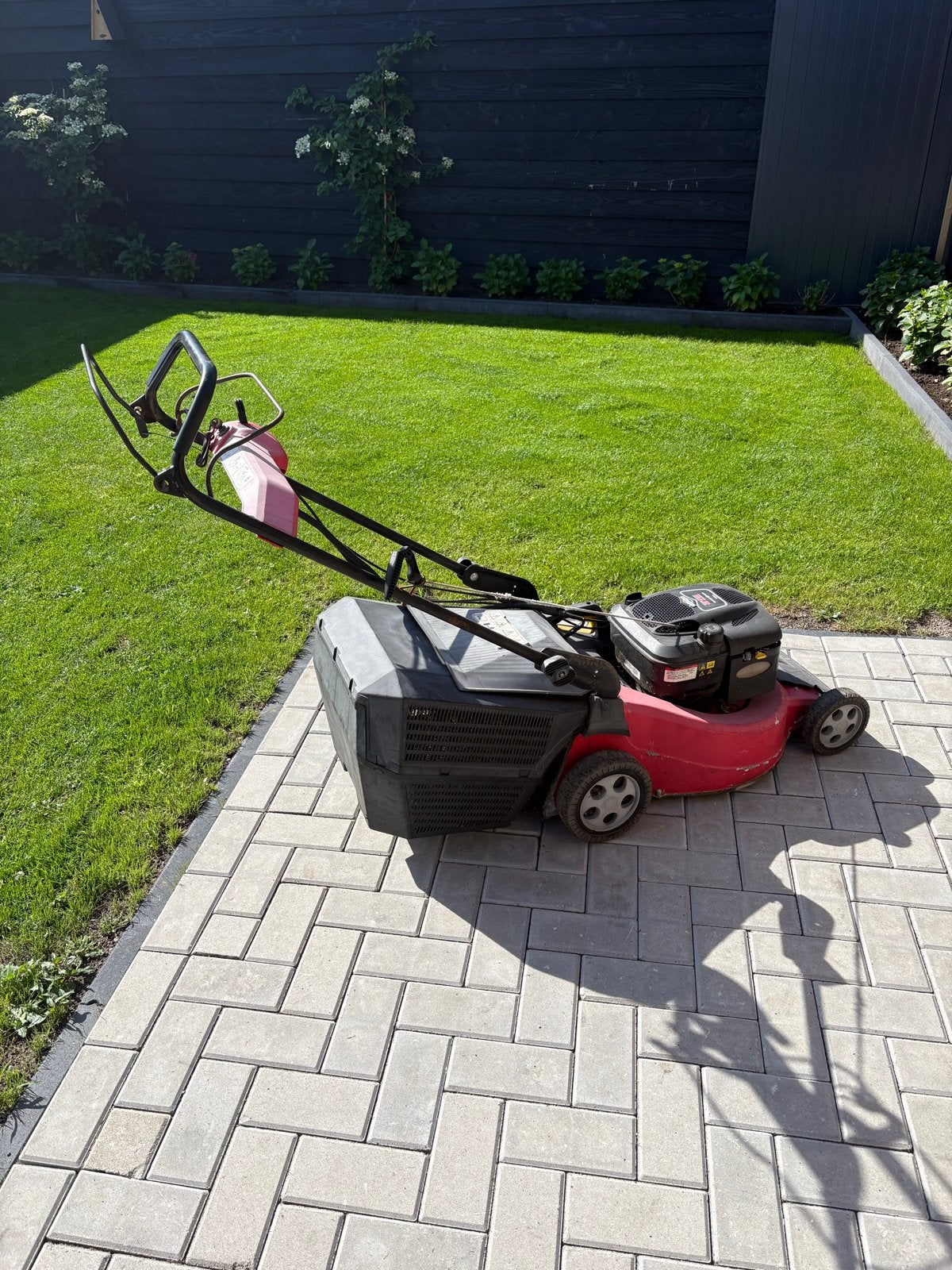 Briggs & Stratton 675 Series Benzine Grasmaaier, Ophalen, Cirkelmaaier, Gebruikt, Opvangbak