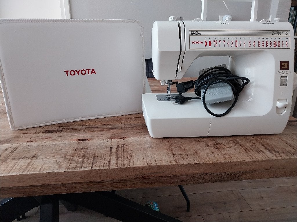 Toyota naaimachine model 7160 RS 2000 Excellence series, Ophalen of Verzenden, Gebruikt, Naaimachine, Overige merken