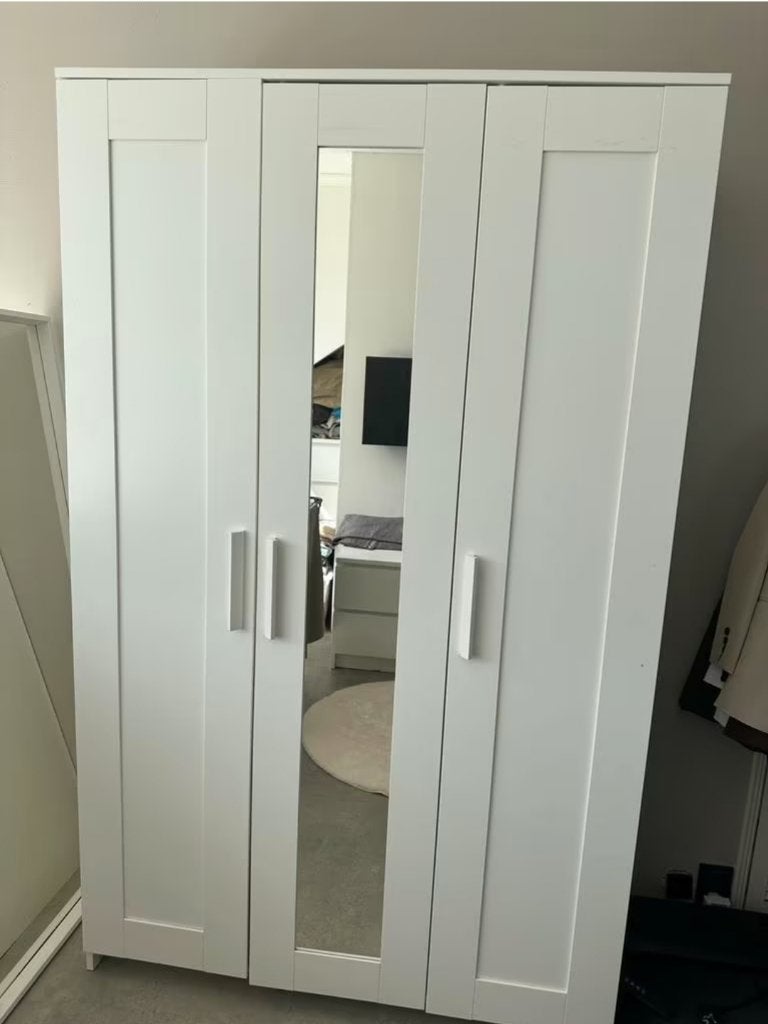 Brimnes kledingkast 3 doors wardrobe spiegel Ikea wit, Ophalen, 100 tot 150 cm, Zo goed als nieuw, 150 tot 200 cm