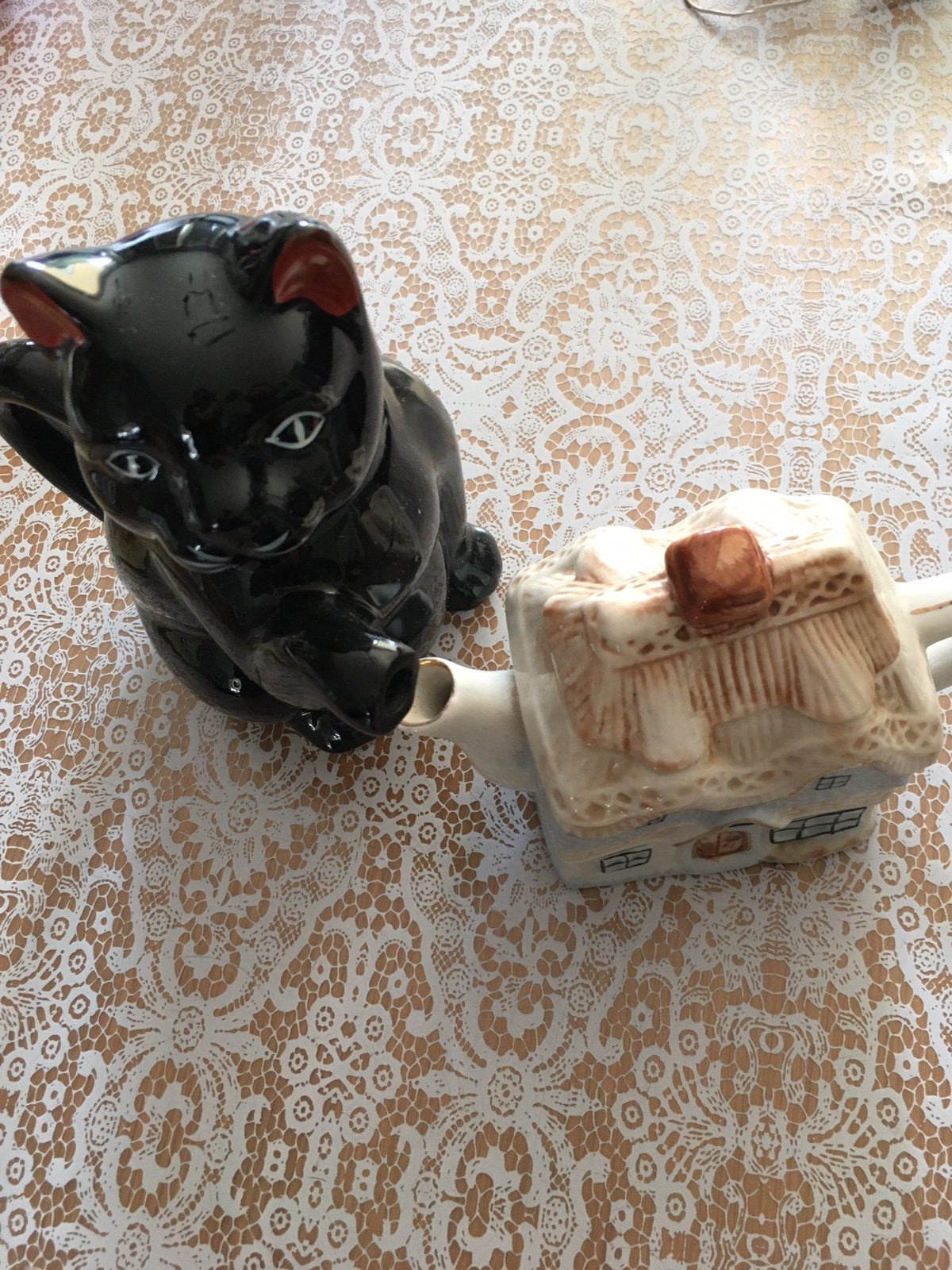 BrocanteTheekannetjes Zwarte kat en Huisje., Zo goed als nieuw, Meerkleurig, Overige materialen, Brocante