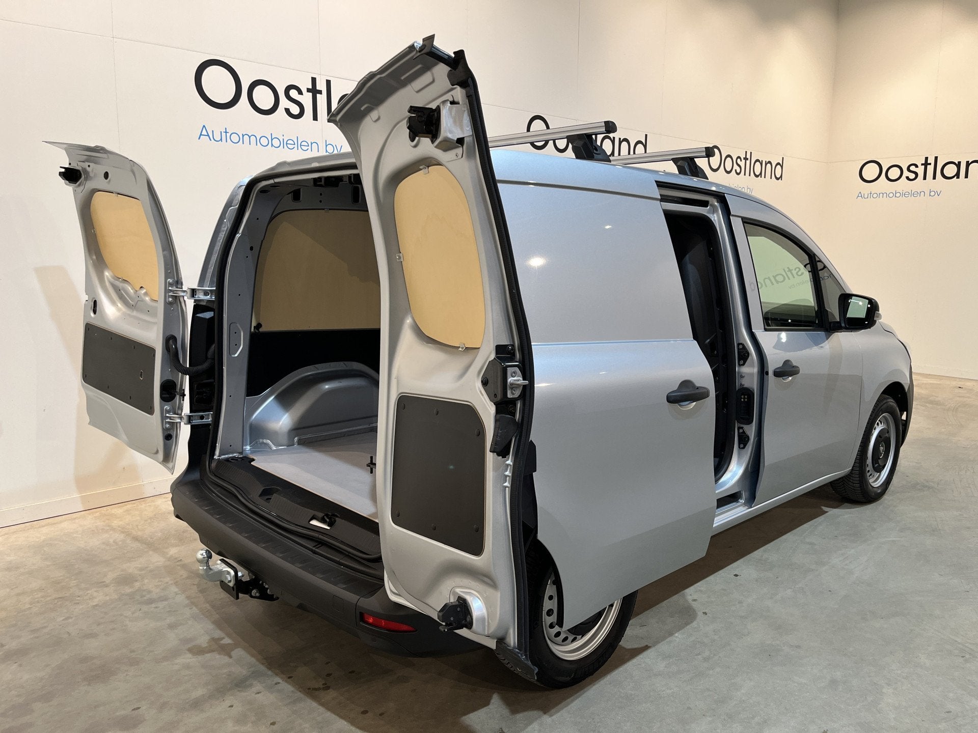 Renault Kangoo E-Tech 11 kW 44 kWh / 100% Elektrisch ! / PDC, Auto's, Bestelauto's, Stof, Gebruikt, Zwart, Met garantie (alle)