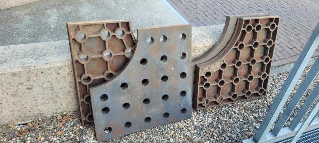 Gietijzeren boomrooster 4-delig 150x150 met gat 70, Tuin en Terras, Ophalen