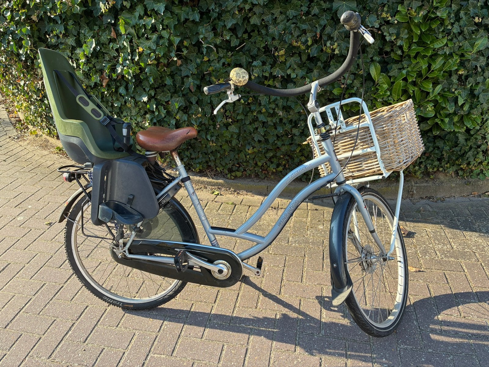 Sparta Amazone moederfiets met olivegreen Bobike achterzitje, Ophalen, Sparta, Gebruikt, Mandje