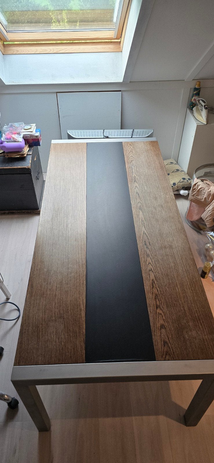 Moderne eettafel met houten blad en metalen onderstel, Huis en Inrichting, Tafels | Eettafels, Gebruikt, 50 tot 100 cm, 150 tot 200 cm