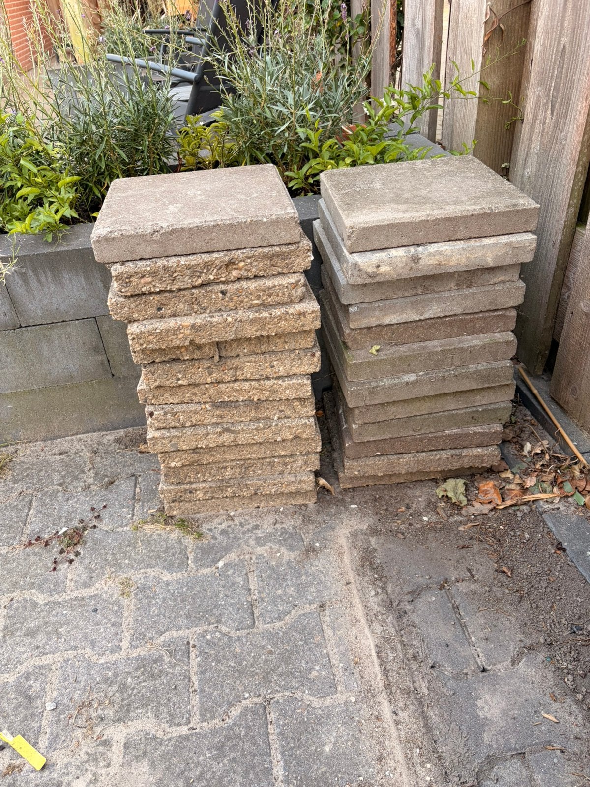25 30x30 tegels, Ophalen, Zo goed als nieuw, Beton, Terrastegels