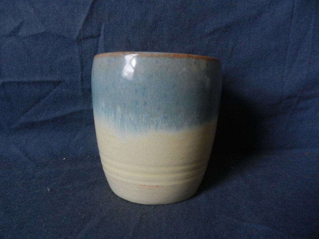 Blauw beige aardewerk beker / vaas Brouwer Leiderdorp. h 8,2, Ophalen of Verzenden