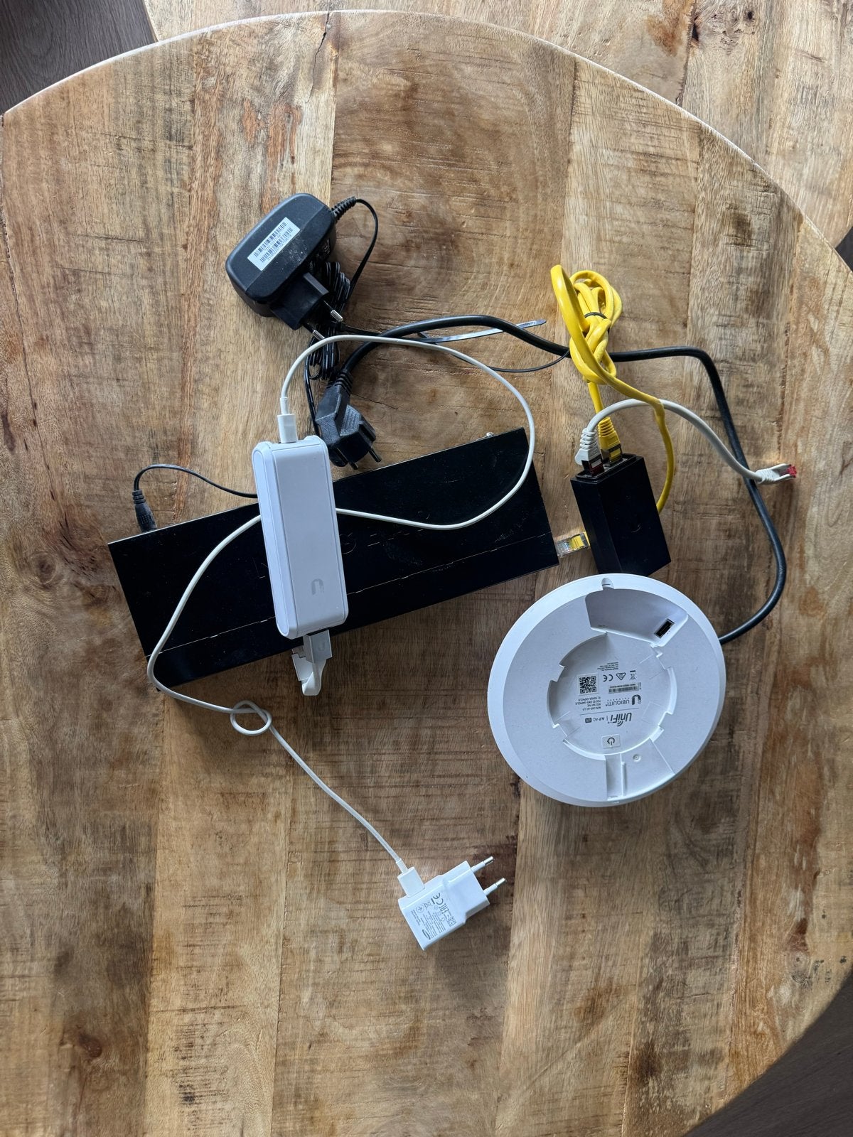 Ubiquiti UniFi en Netgear Switch G5316, Ophalen of Verzenden, Gebruikt