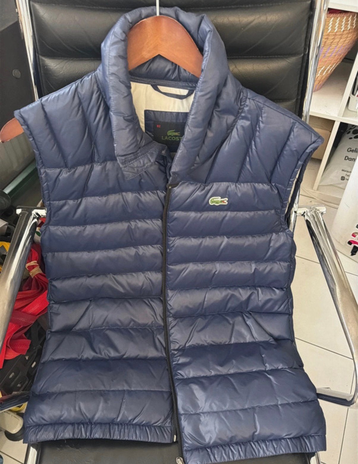 Donkerblauwe lacoste bodywarmer, Kleding | Heren, Verzenden, Zo goed als nieuw, Maat 52/54 (L), Blauw