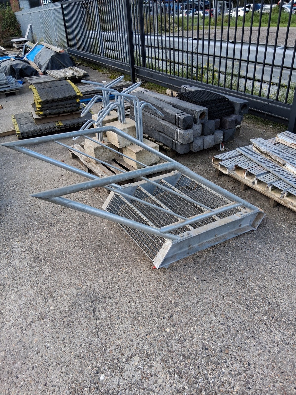 Verzinkte circulaire steektrap, Ophalen, Gebruikt, Trap, Minder dan 2 meter