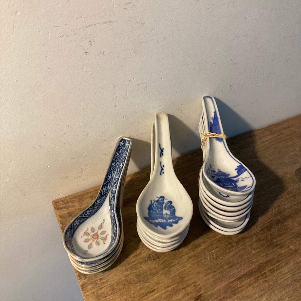 Set van 19 vintage Chinese soeplepels van porselein, Ophalen of Verzenden