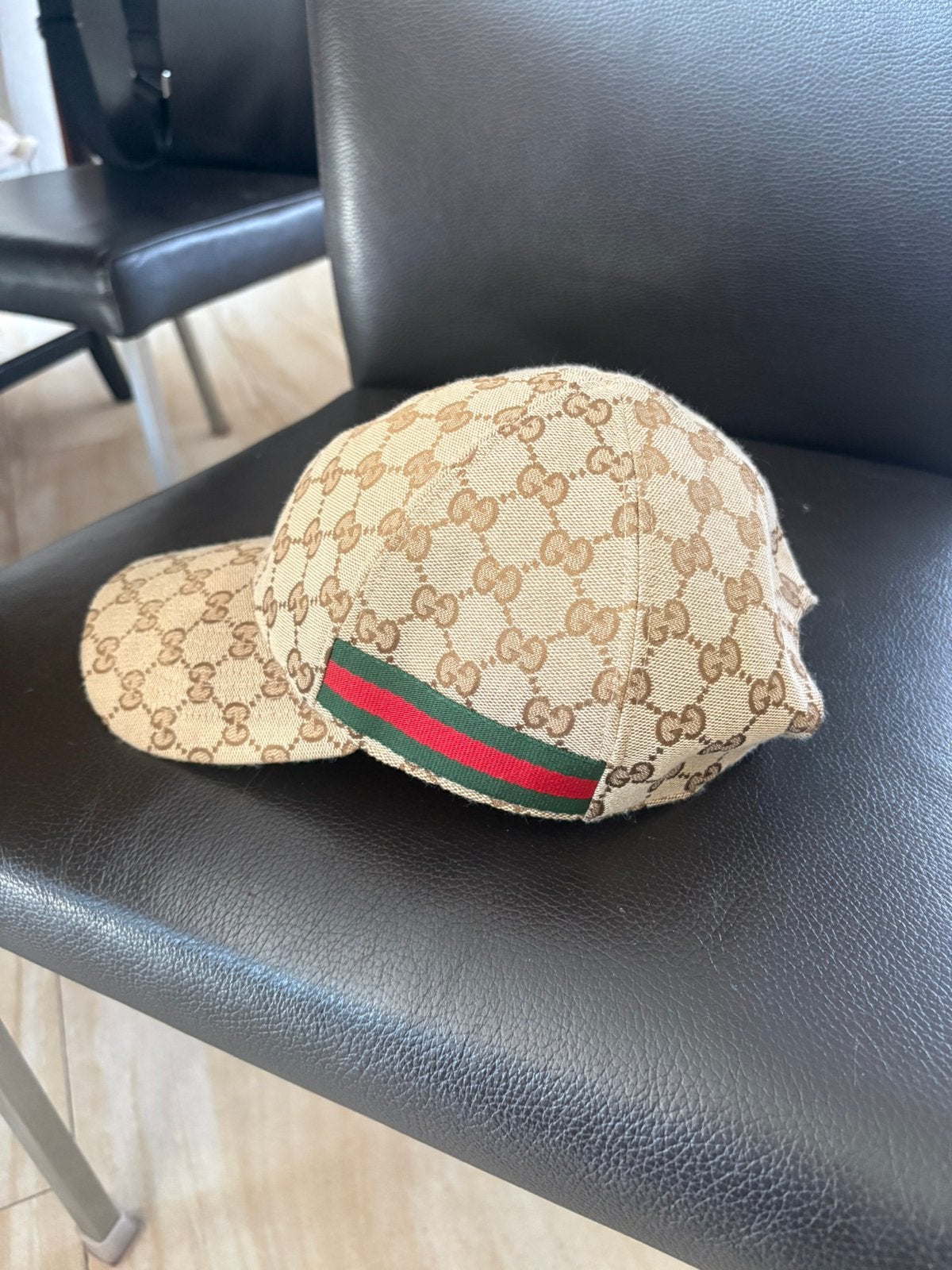 Gucci pet met bon, Ophalen, Zo goed als nieuw