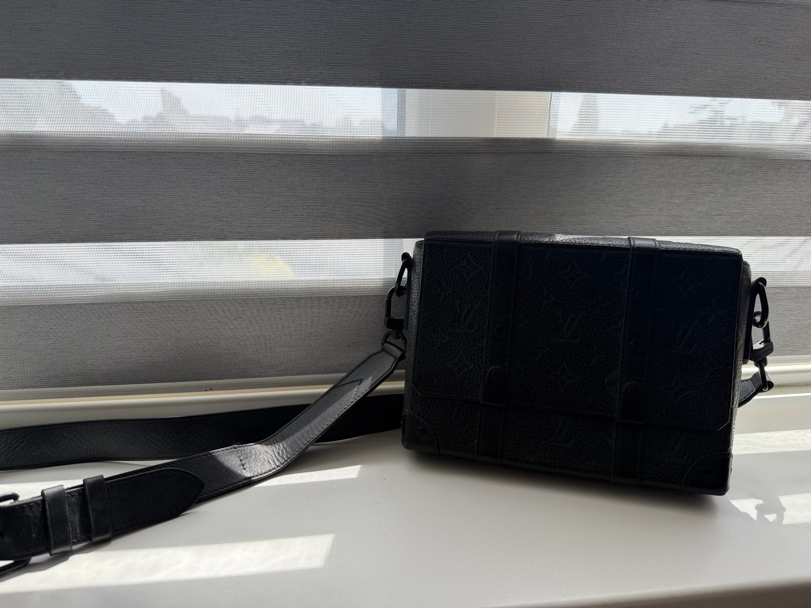 Louis Vuitton lv Outdoor trunk Messenger Tas nektas schouder, Ophalen of Verzenden, Zo goed als nieuw, Zwart, Leer
