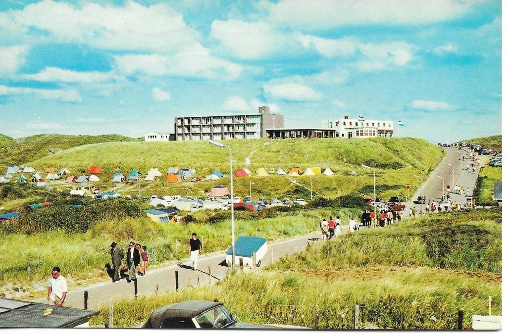 Texel- -De Koog, Badweg met strandhotel,, Ophalen of Verzenden, 1960 tot 1980, Gelopen, Waddeneilanden