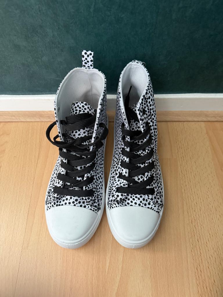 Schoenen wit met zwarte stippen, Zwart, Overige typen, Nieuw, Ophalen of Verzenden