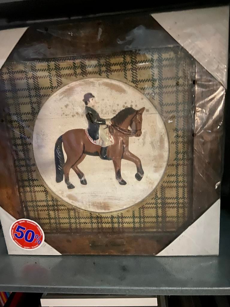 Ruiter/amazone te paard reliëf met teakhouten lijst, Ophalen of Verzenden