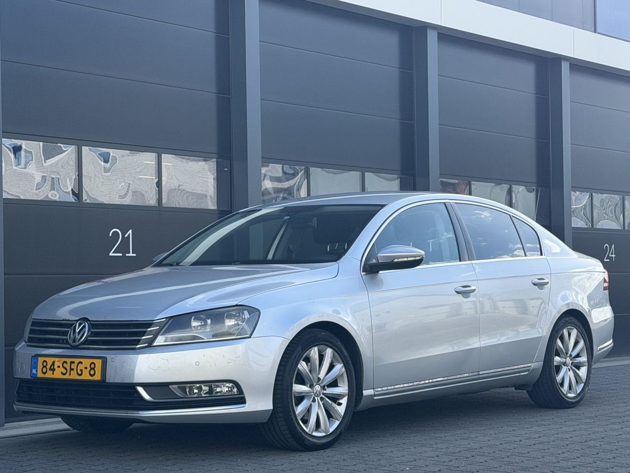 Volkswagen Passat 1.6 TDI BlueMotion Navi PDC (bj 2011), Bedrijf, Parkeersensor, Sedan, 154 €/maand