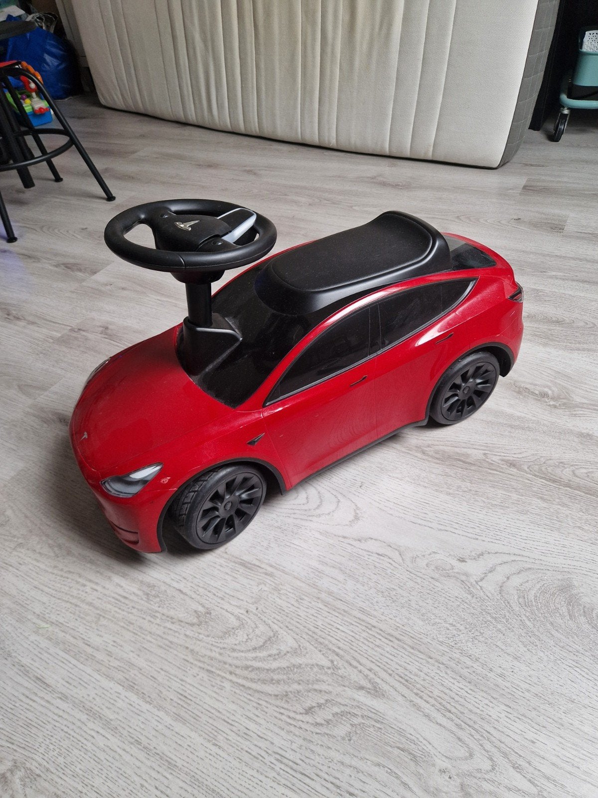 Tesla Model Y loopauto - Zo goed als nieuw, Kinderen en Baby's, Speelgoed | Speelgoedvoertuigen, Ophalen, Zo goed als nieuw