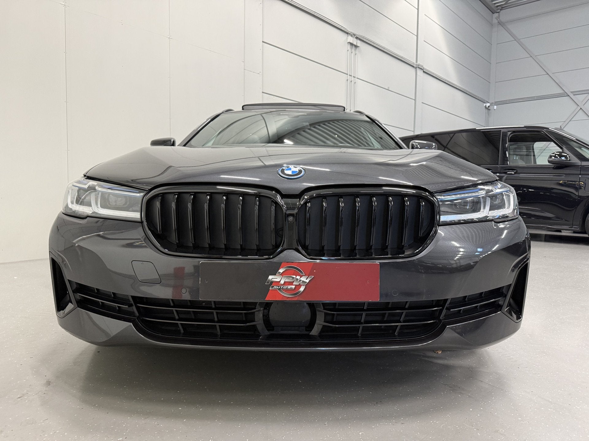 Foto 4 van BMW 5 Serie Touring 530e xDrive High exe PANO/TREKHAAK/H&K/L