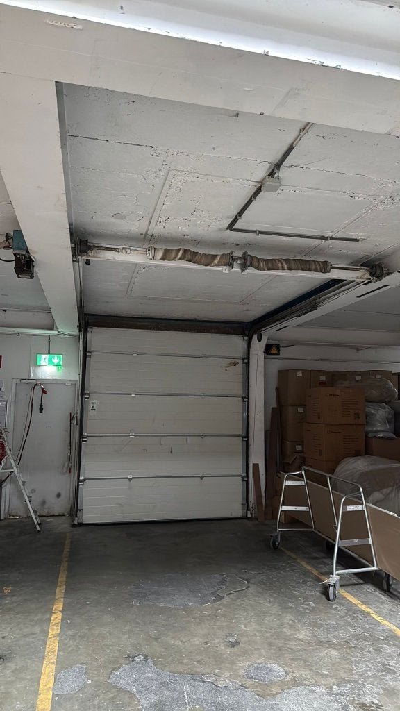 Bedrijfs overhead / roldeur met elektrische bediening, Ophalen, Gebruikt, 200 cm of meer, 200 cm of meer