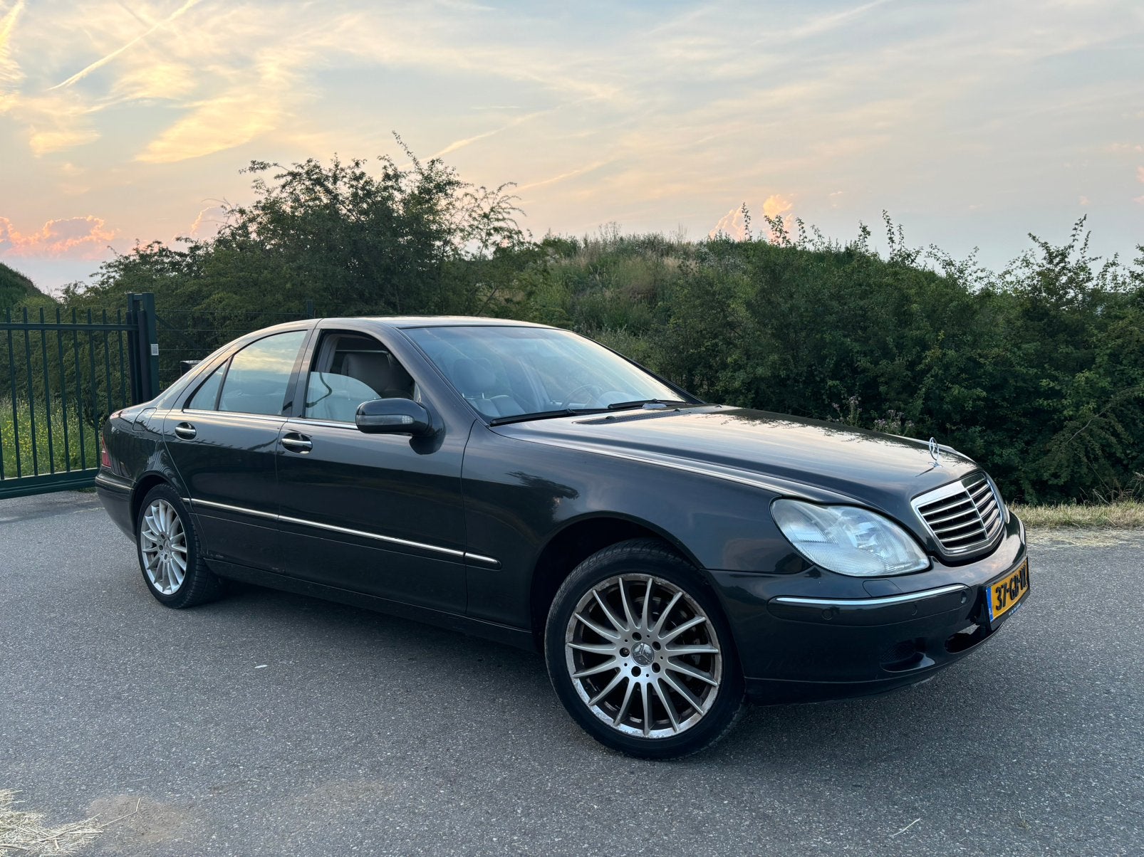 Mercedes-Benz S-Klasse 3.2 165KW S320 AUT 2000 Grijs, Auto's, Mercedes-Benz, Automaat, Achterwielaandrijving, Automatische klimaatregeling