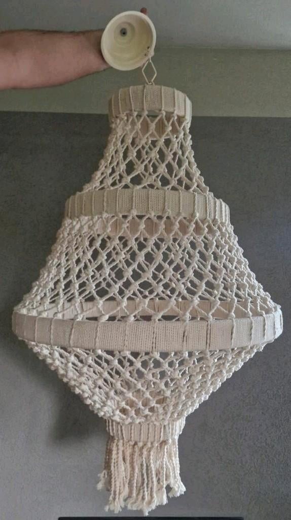 Grote macrame kroonluchter, Ophalen