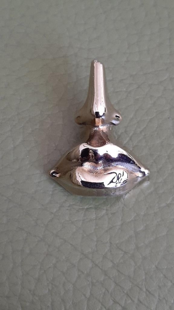 Vintage Salvador Dali broche, Overige materialen, Minder dan 4 cm, Ophalen of Verzenden, Zo goed als nieuw