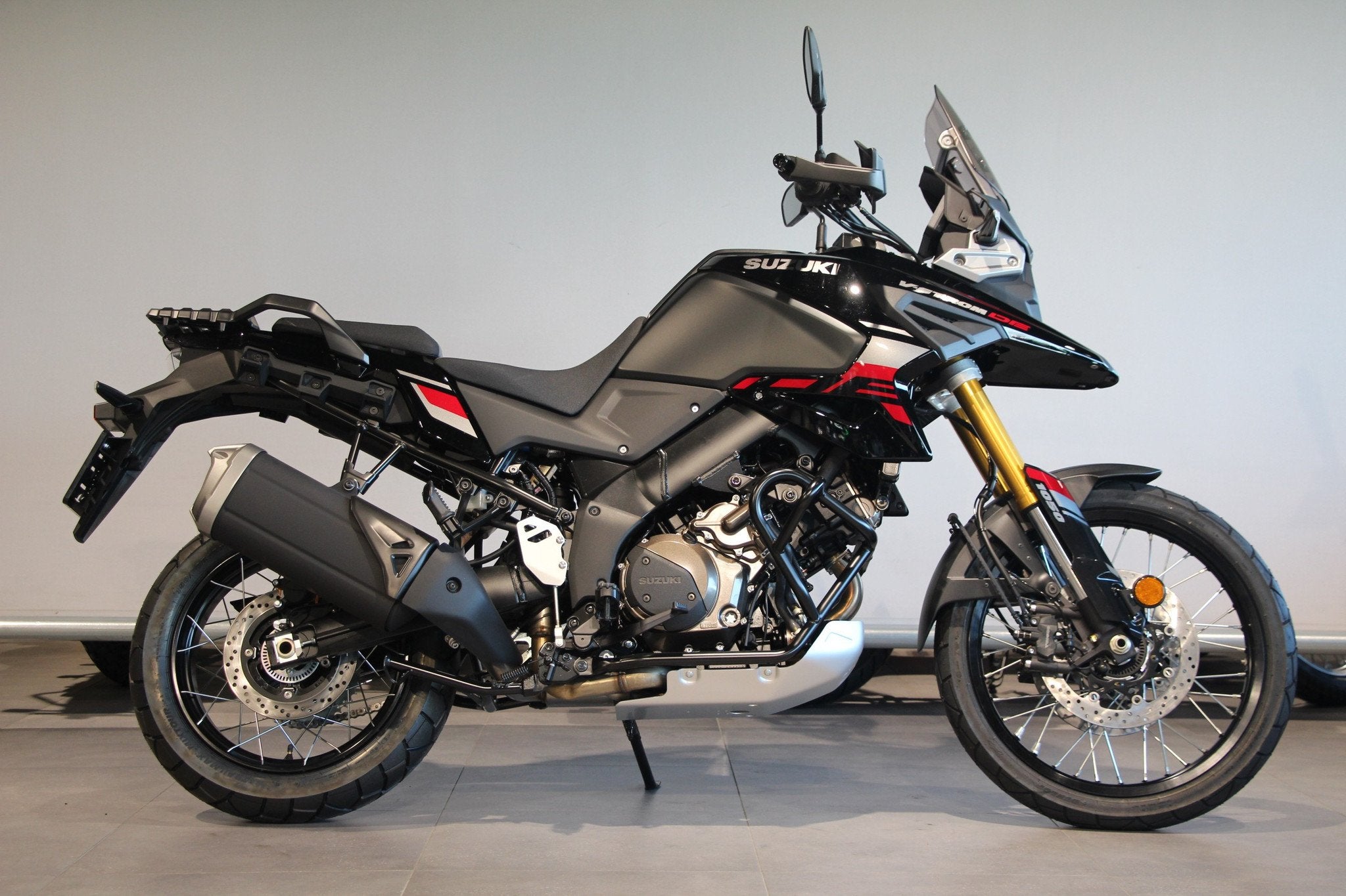 Suzuki V-STROM 1050 DE (bj 2026), Motoren, Lange Dreef 12
4131NH  Vianen, NL, Suzuki, Nieuw, Bedrijf