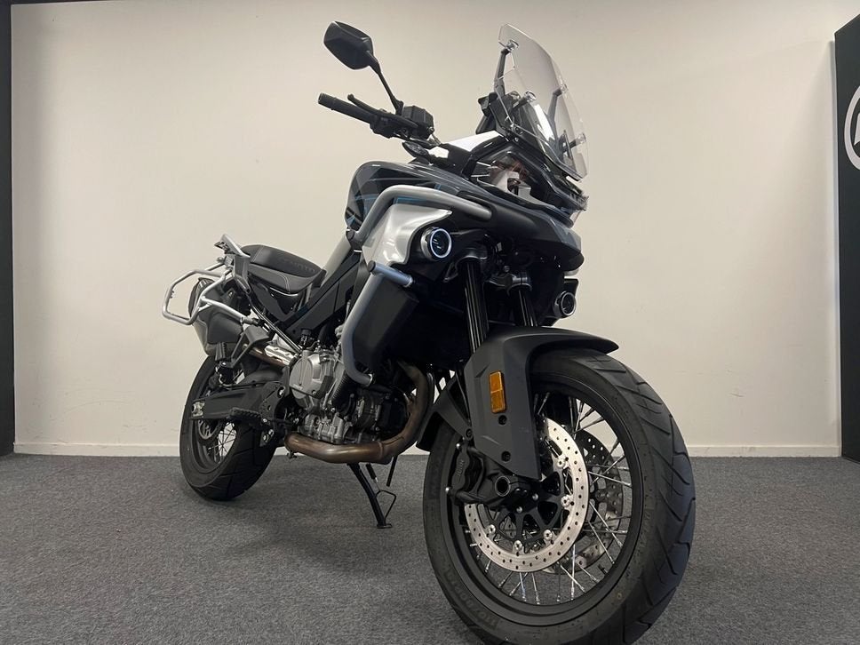 CFMOTO 800MT SPORT | bj 2026, 2 cilinders, Motorrijbewijs A, Bedrijf, Onbekend