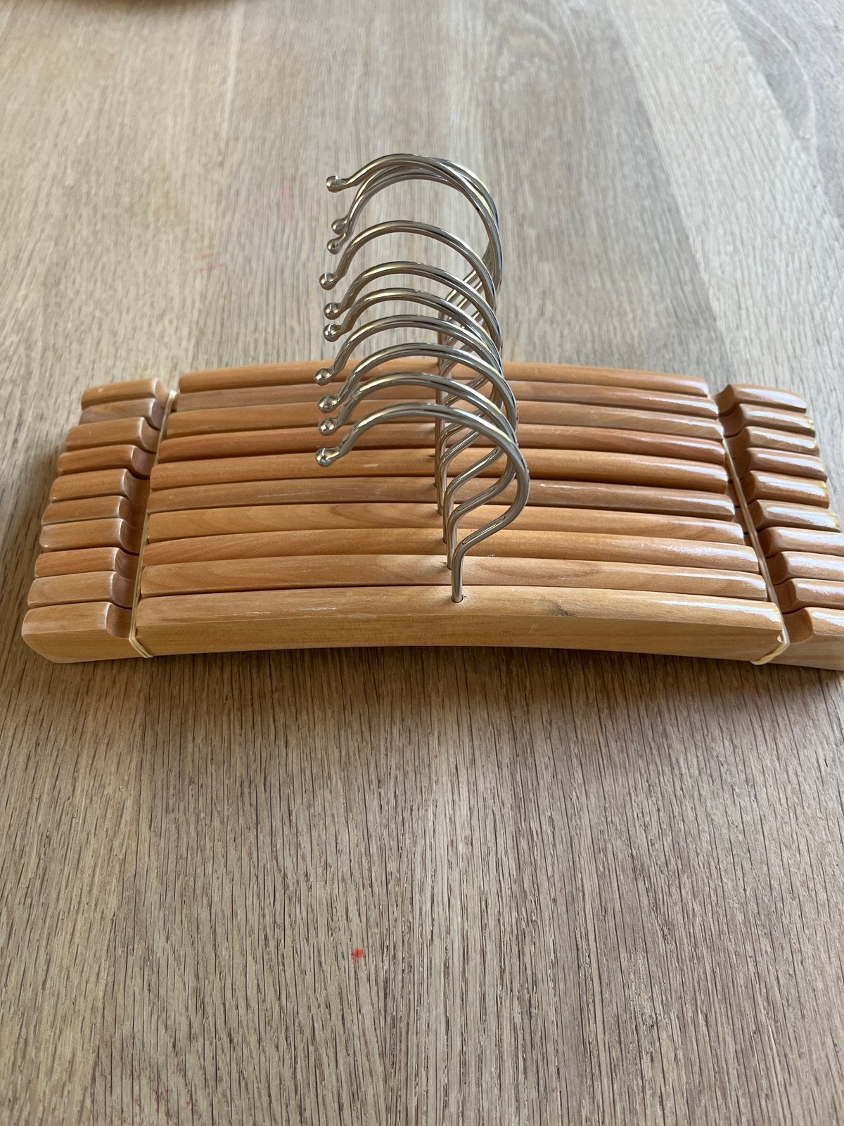 Houten kledinghangers voor babykleertjes 10 stuks, Kinderen en Baby's, Kinderspulletjes, Ophalen of Verzenden, Gebruikt