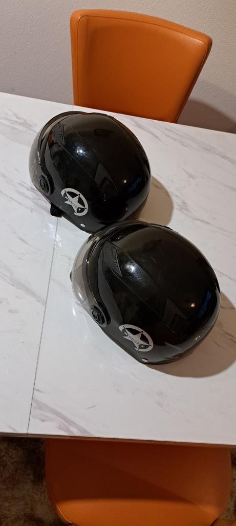 Scooter helm 2 stuk NIEUWE + 3 slot, Fietsen en Brommers, Ophalen of Verzenden