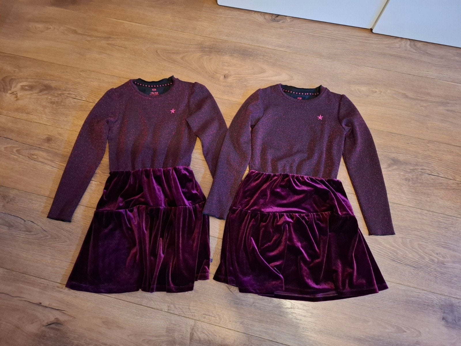 Tweeling meisjes feest jurkjes in maat 134/140
Alleen met de, Ophalen of Verzenden, Zo goed als nieuw, Kleding