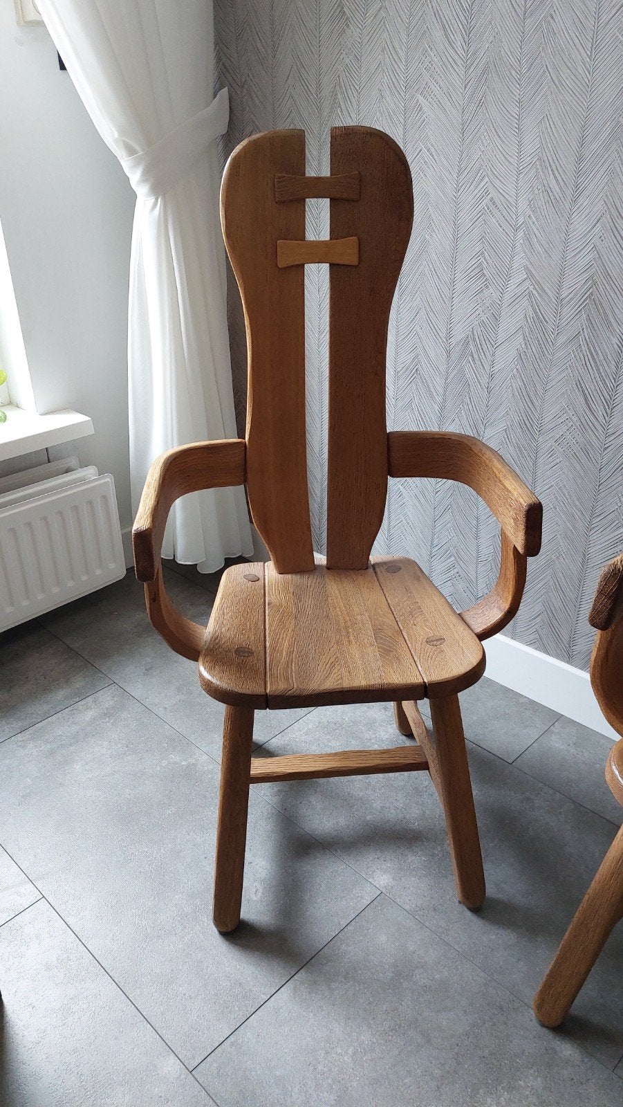Massief houten stoelen met armleuningen, Huis en Inrichting, Stoelen, Ophalen, Bruin, Rustiek, Zo goed als nieuw
