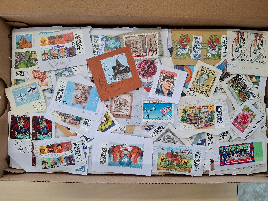 Doos postzegels Wereld, Postzegels en Munten, Postzegels | Volle albums en Verzamelingen, Ophalen of Verzenden, Nederland en Buitenland