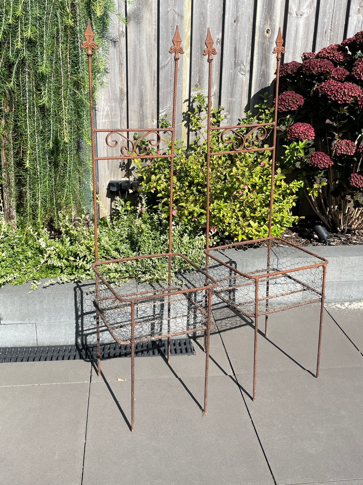 Roest, ijzeren decoratie stoelen voor in de tuin, Tuin en Terras, Ophalen, Gebruikt, Minder dan 60 cm, Vierkant