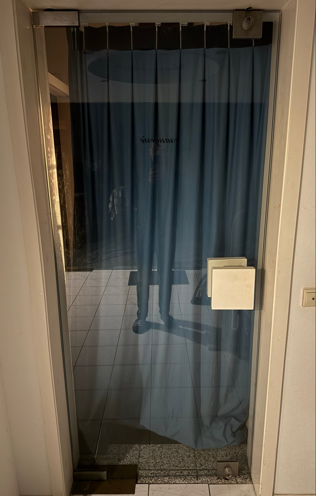 Glazen binnendeur met slot, handvat en koperen voetplaat, Ophalen, Gebruikt, 80 tot 100 cm, Binnendeur