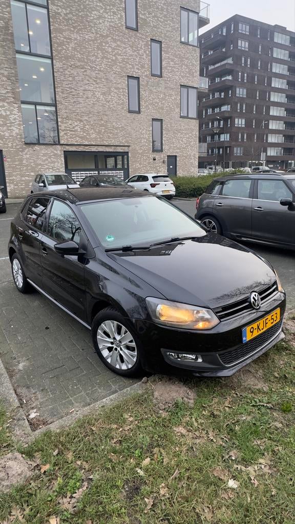 Volkswagen Polo 1.2 TSI 66KW 2013 Zwart, Auto's, Voorwielaandrijving, Trekhaak, 40 €/maand, 4 cilinders