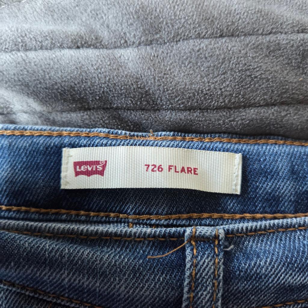 Levi's 726 Flare Jeans - Maat 152 (12A), Broek, Meisje, Ophalen of Verzenden, Zo goed als nieuw