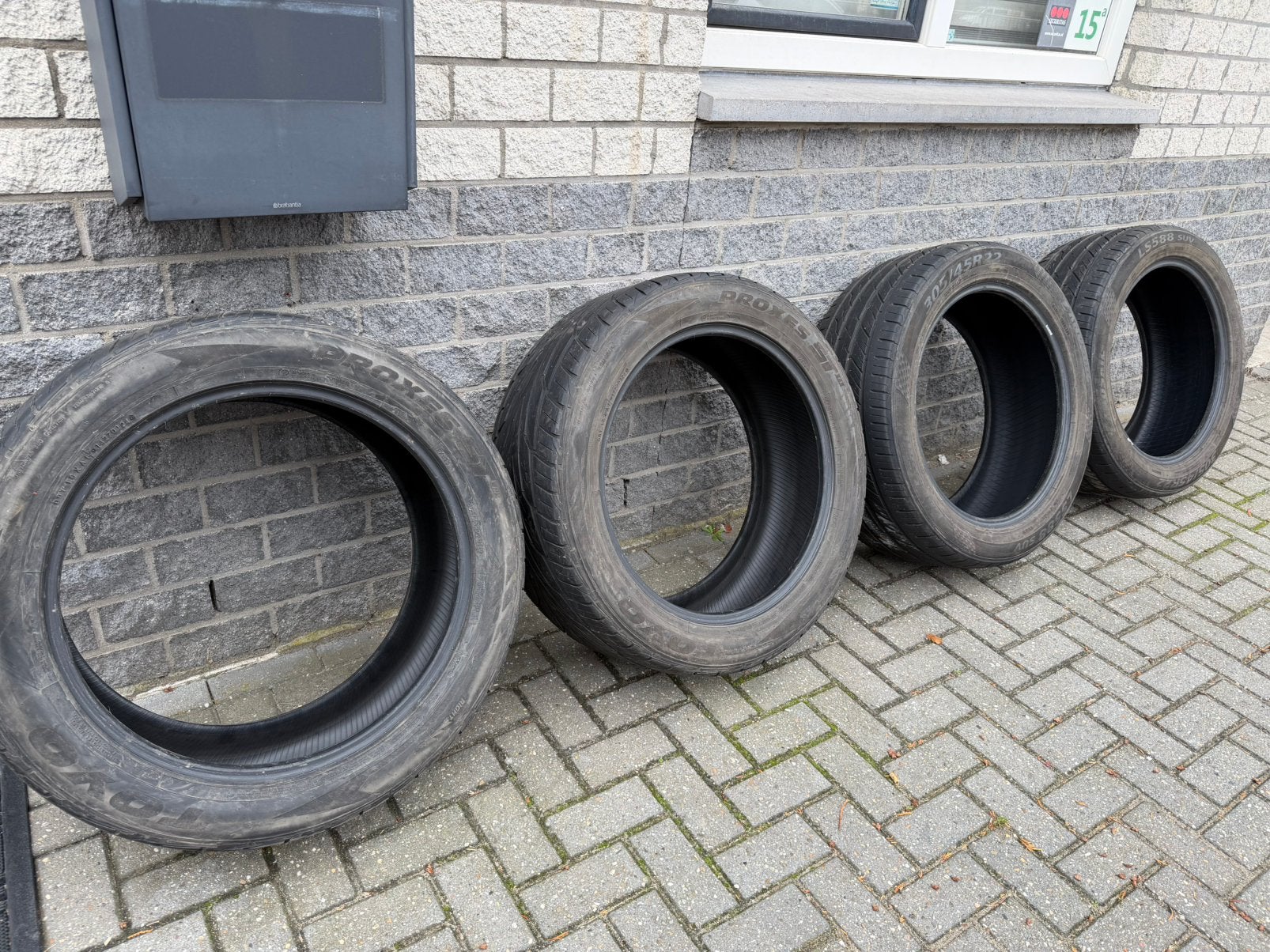 4 banden landsail en toyo voor dodge ram 305/45/R22, Gebruikt, Banden en Velgen, Overige maten, Ophalen of Verzenden