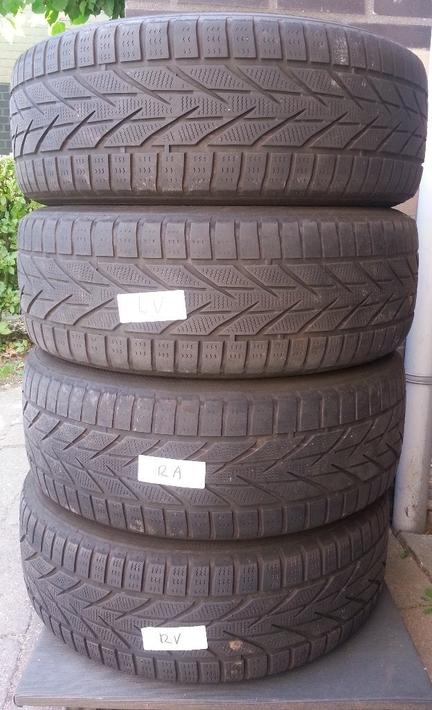 Cosmos 17" set + 4x Toyo Snowprox S953 215/55/17, Ophalen, Gebruikt, Peugeot