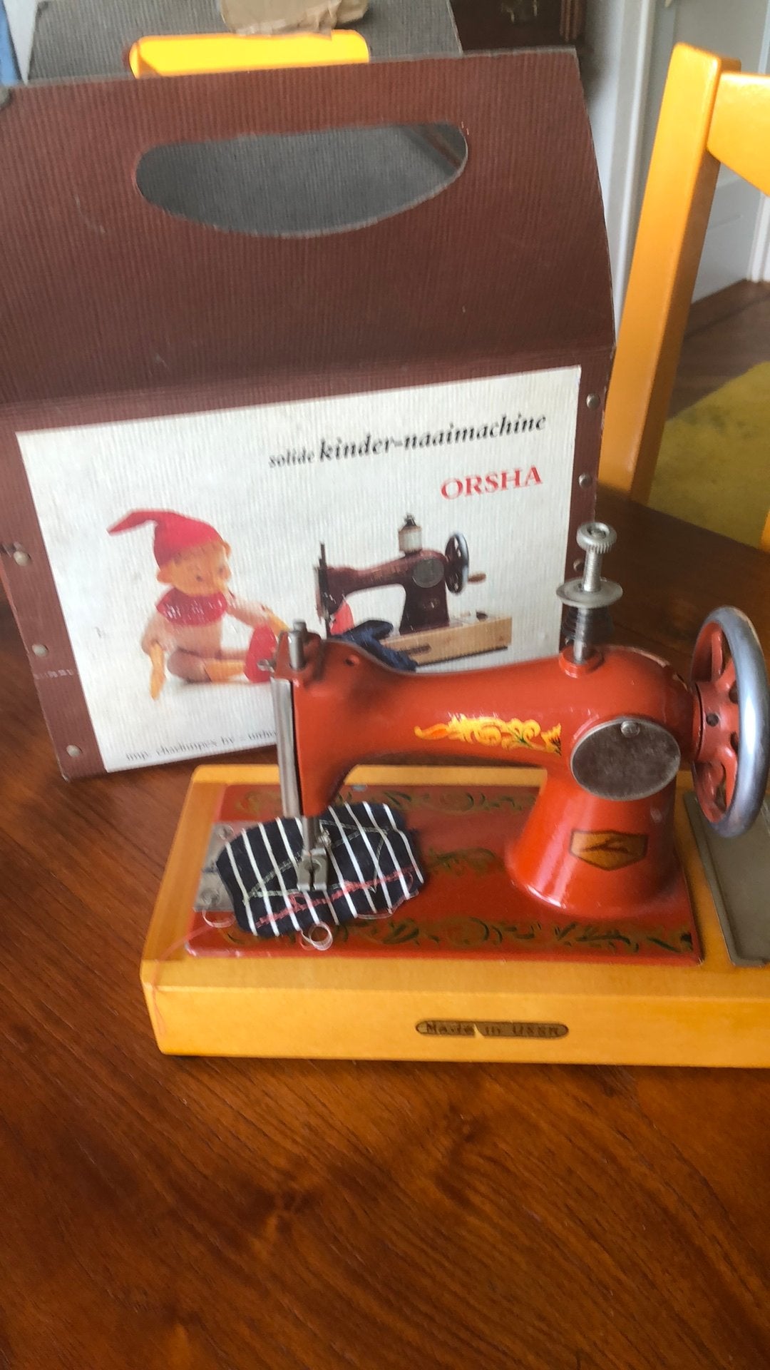 Aangeboden Orsha kinder naaimachine, Ophalen of Verzenden, Zo goed als nieuw, Groter dan 1:32