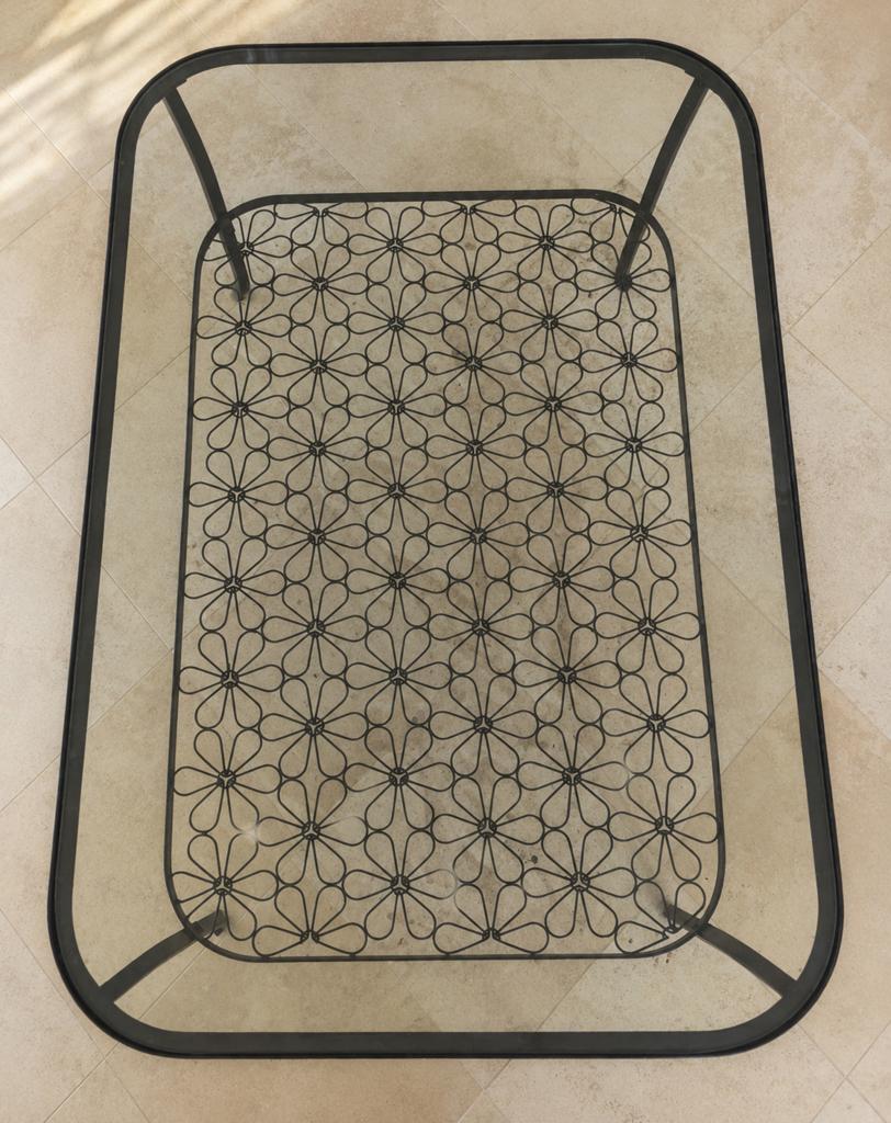 Vrolijke salontafel met stalen frame en glazen blad, Gebruikt, 100 tot 150 cm, Metaal, Rechthoekig