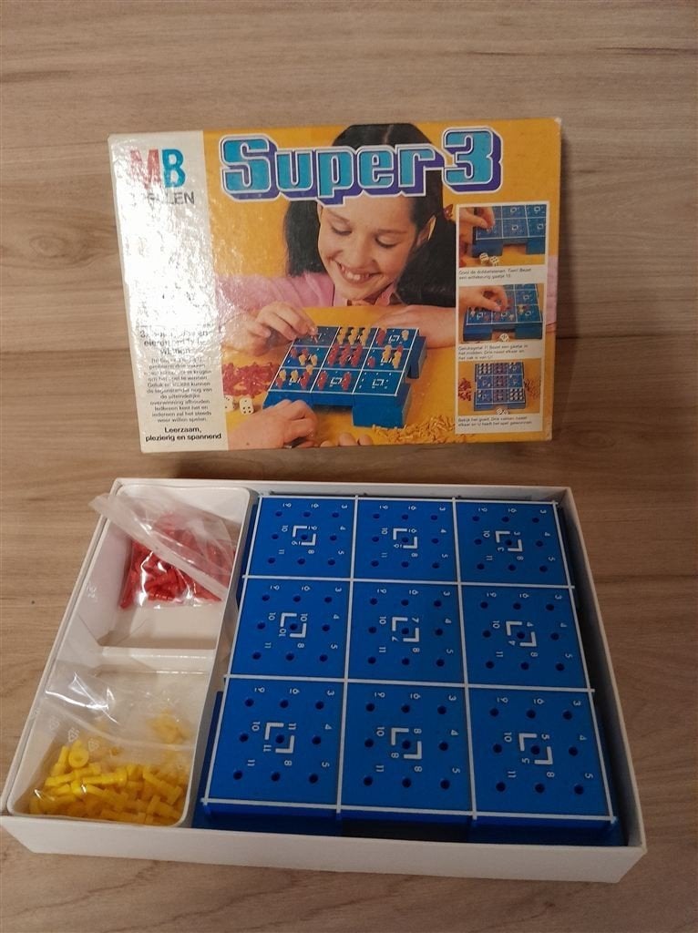 Super 3 - s1789, Hobby en Vrije tijd, Gezelschapsspellen | Bordspellen, Verzenden, Zo goed als nieuw