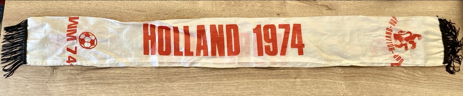 Vintage Holland 1974 WK Sjaal gekocht bij NL-Oost Duitsland, Ophalen of Verzenden, Gebruikt, Overige binnenlandse clubs, Vaantje of Sjaal