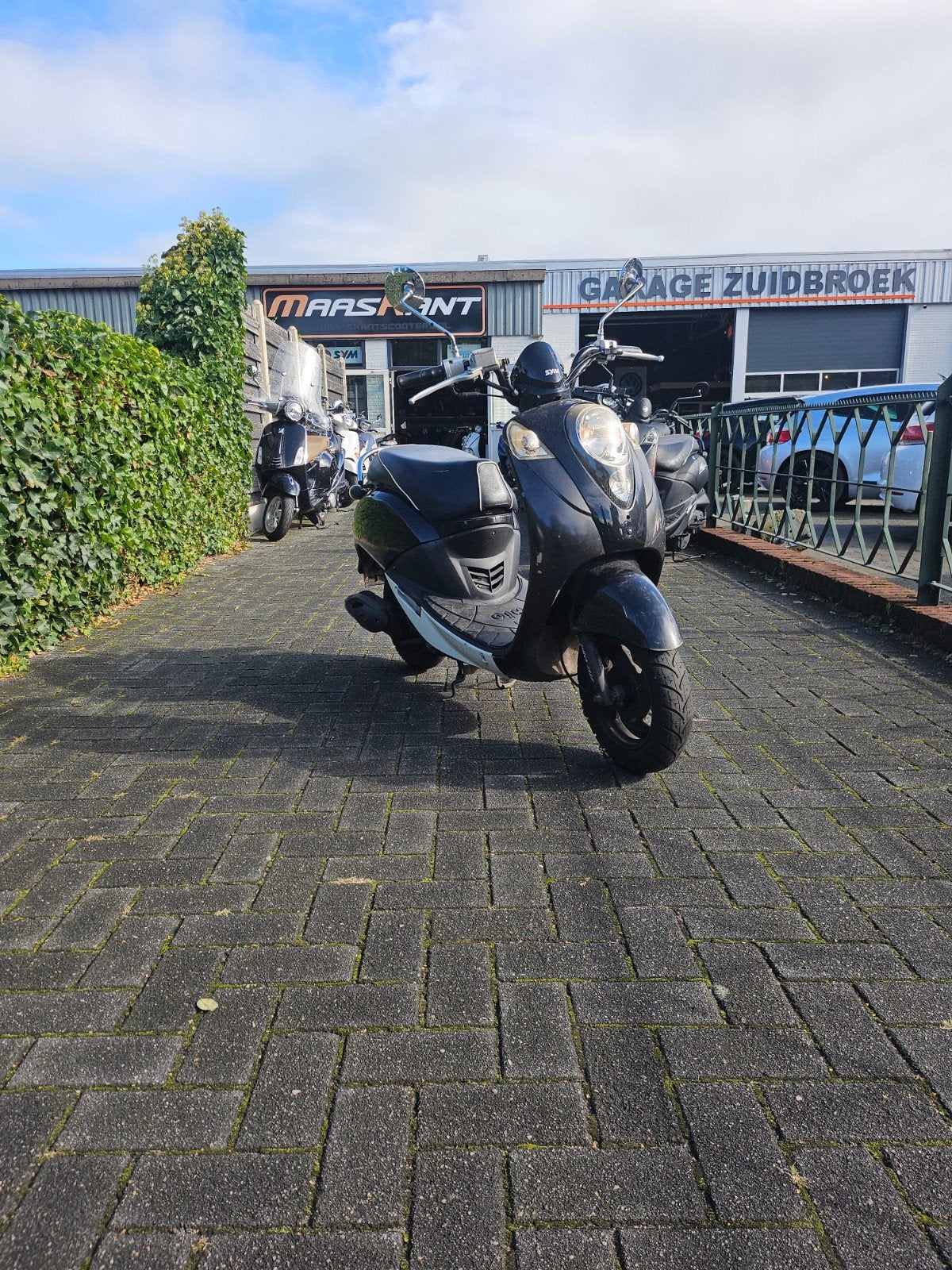 Sym Mio Scooter - Trekt snel, loopt goed, alles werkt!, Sym@gmail.com, Sym, 1 versnellingen, Vlijtseweg 176 Apeldoorn