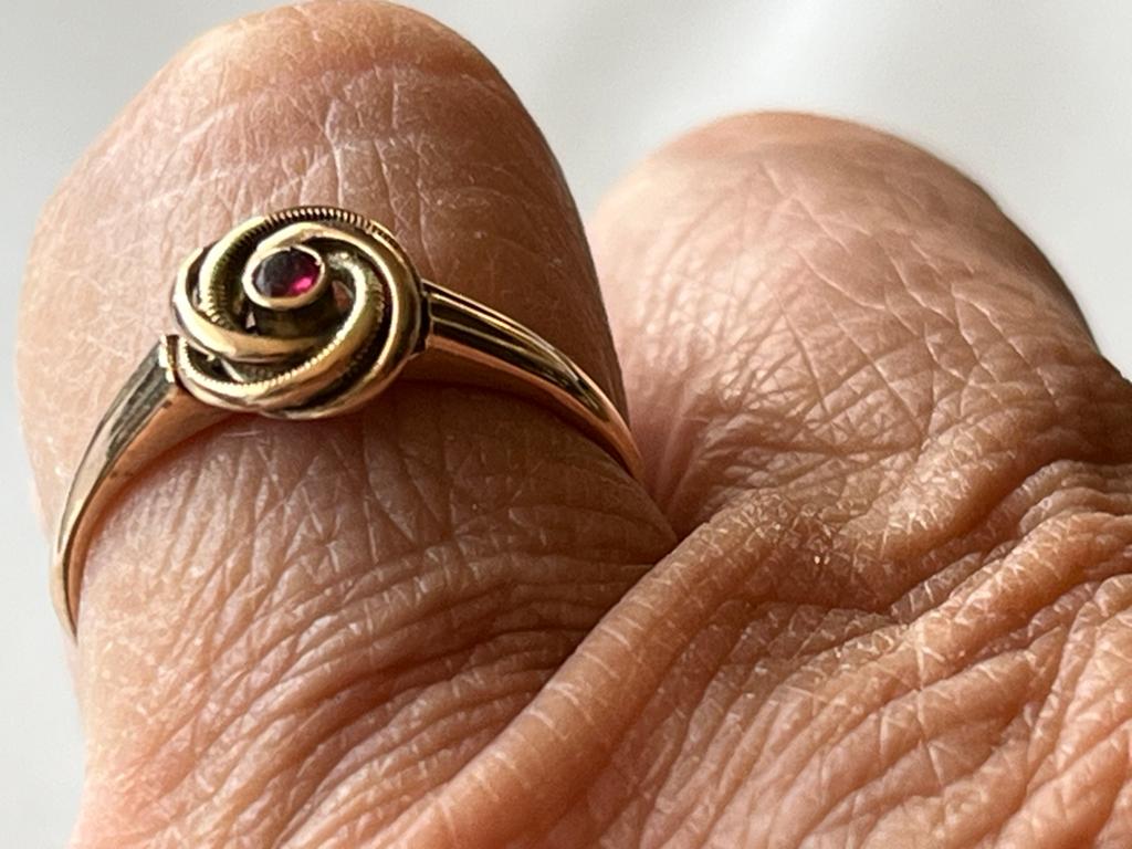 Gouden ring met natuurlijke Robijn, maat 17, rosé goud, Sieraden, Tassen en Uiterlijk, Ringen, Verzenden, Zo goed als nieuw, 17 tot 18